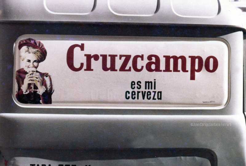 Los vehículos rotulados por Juan el Petudo