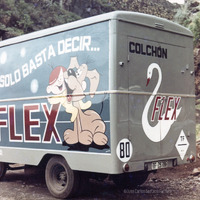 Los vehículos rotulados por Juan el Petudo