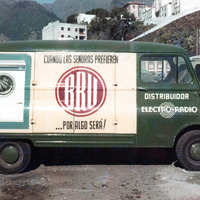 Los vehículos rotulados por Juan el Petudo